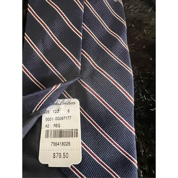 Brooks Brothers 100% Pure Silk Navy Blue Red Stripe tie  Necktie new - Picture 3 of 3